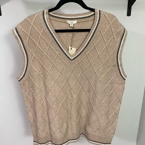 ⭐️ 2/$40 ⭐️ Oversized Beige Argyle Knit Sweater Vest